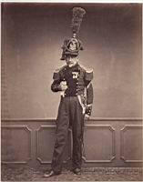 1815 - 2eme Regiment d'Ingenieurs, sergent portant un shako a plumes (N&B)